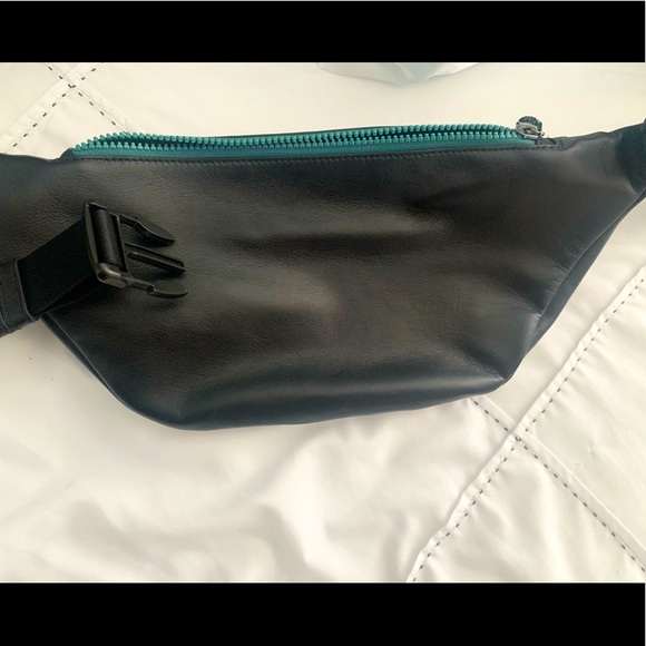 Warren BeltBag In SignatureCanvas,Rexy By Guang Yu - Picture 7 of 11